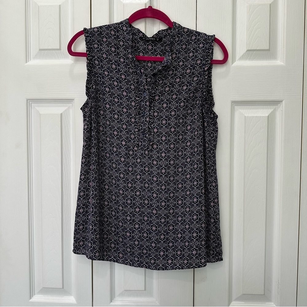Elegant Black and White Patterned Blouse